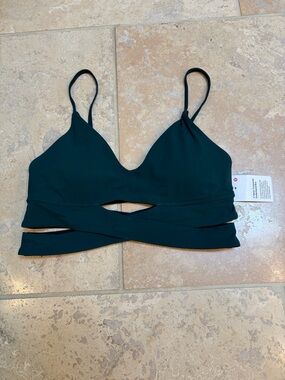 Lululemon Women’s V-Neck Crossover Underband Bra-NWT